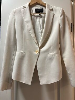 BCBGMaxAzria Cream Single-Button Tailored Blazer